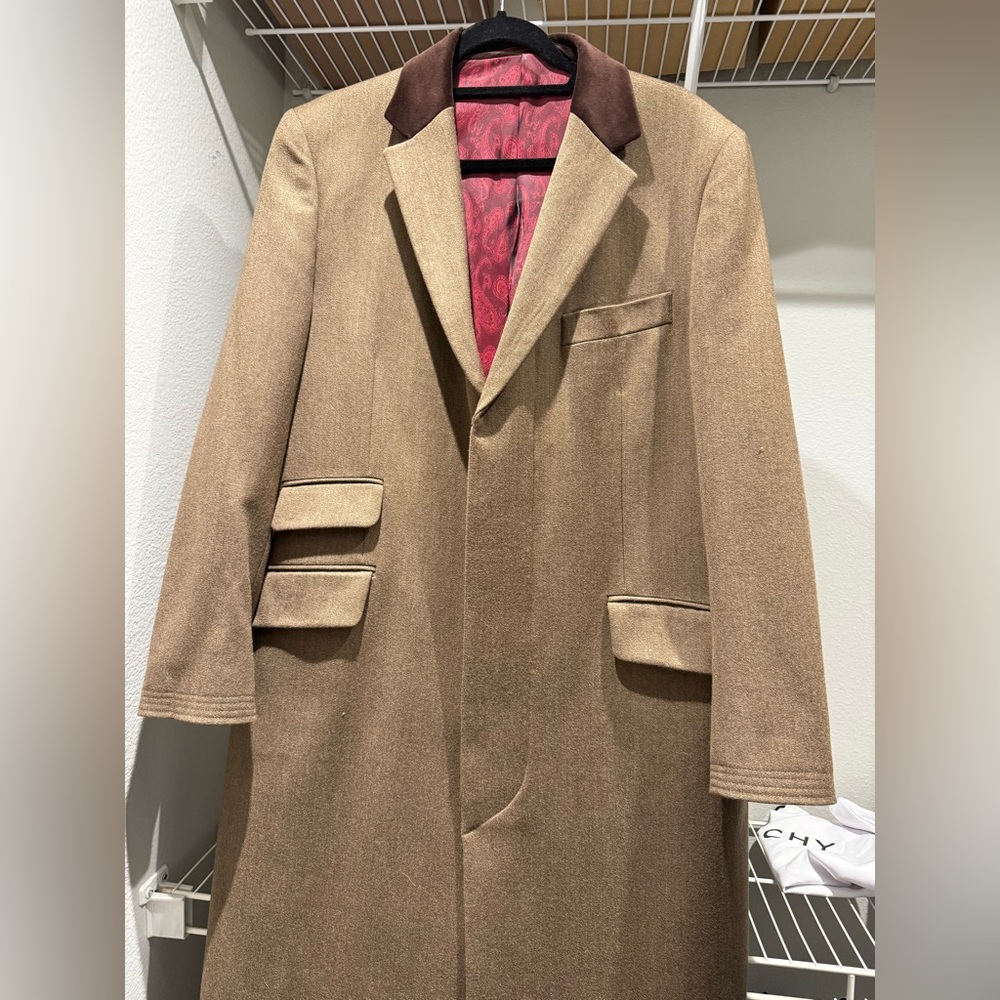Haws & Curtis like new condition overcoat size 46R. Full silk paisley liner